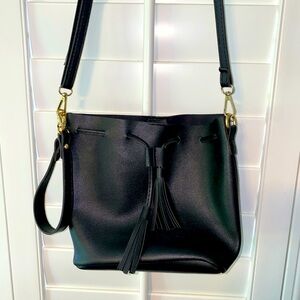 Black bucket bag